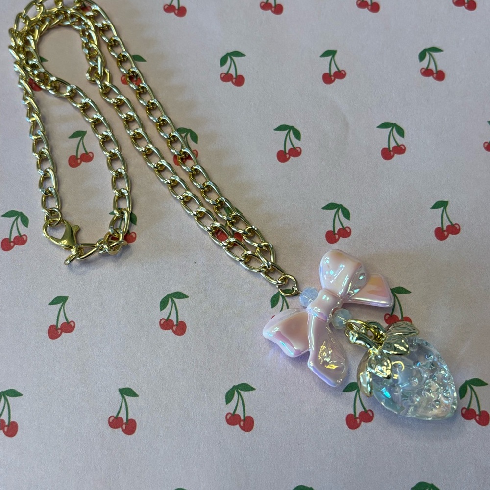 Kawaii Strawberry necklace Pink bow